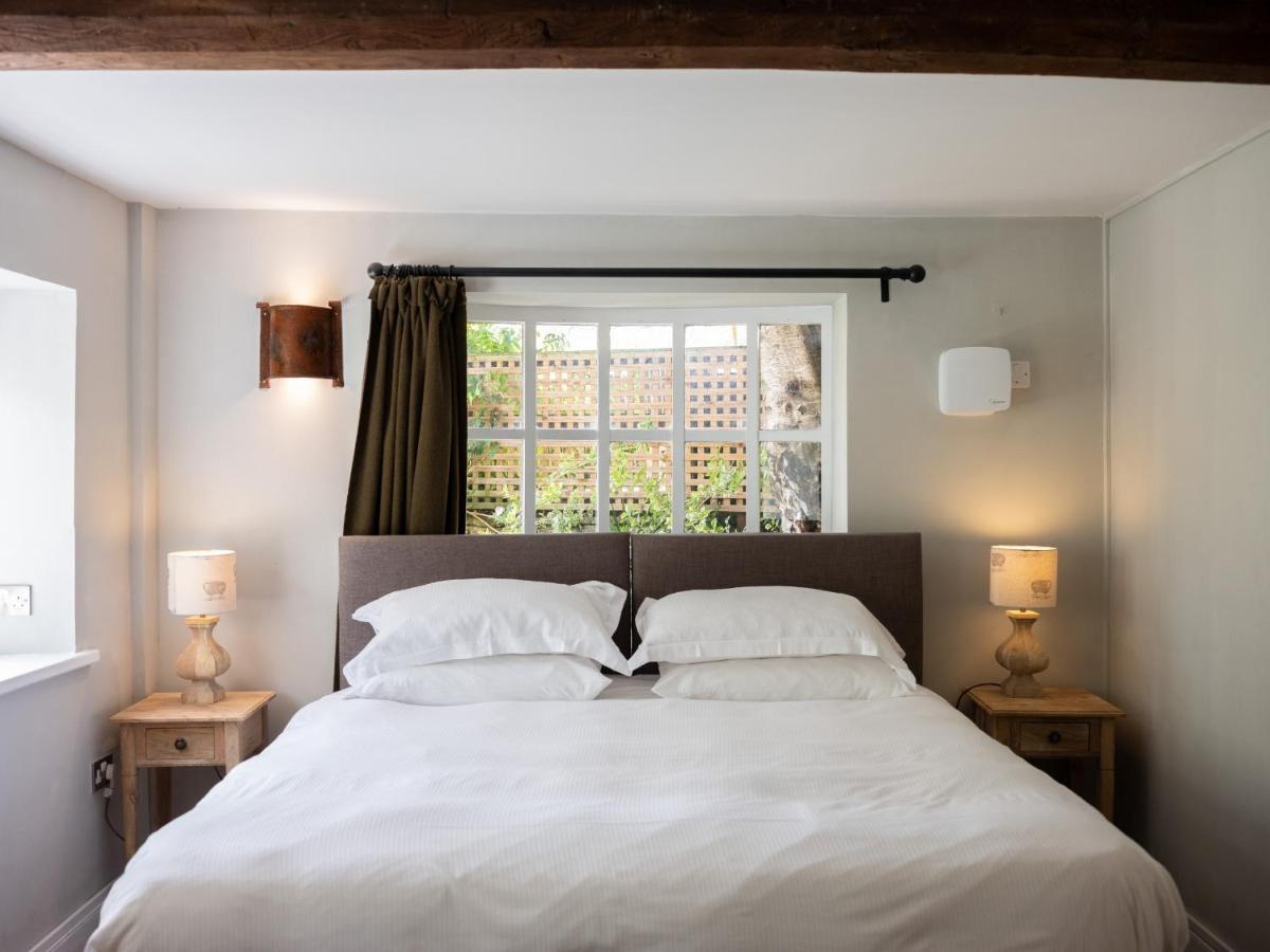 New Inn At Coln Coln St. Aldwyns Room photo